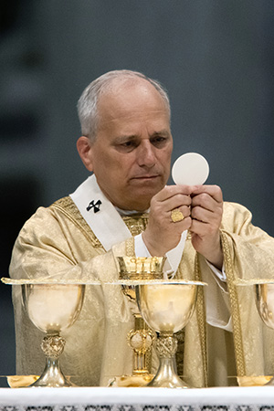 popeleo eucharist02 450